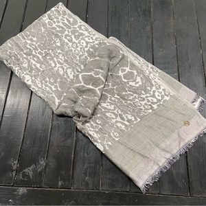 Adrienne Vittadini Jacquard Oblong Wide‎ Scarf Women Gray NWT